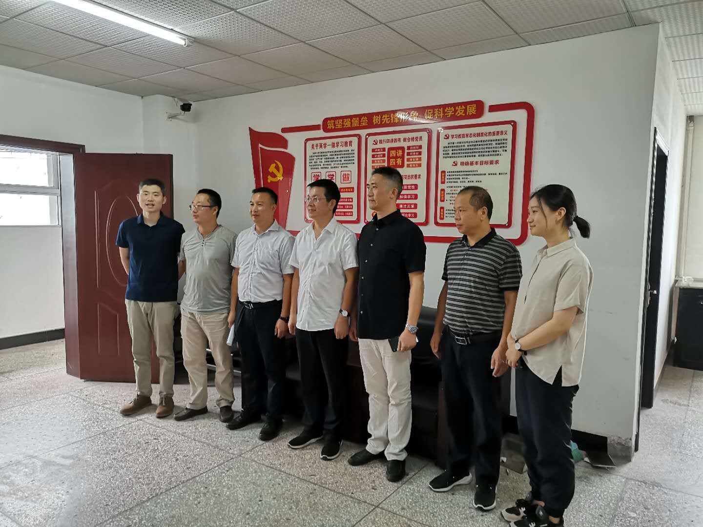湖南杰奧思公司參加“歐普照明惠山鄉(xiāng)”半導(dǎo)體照明精準(zhǔn)扶貧項(xiàng)目捐贈(zèng)活動(dòng)