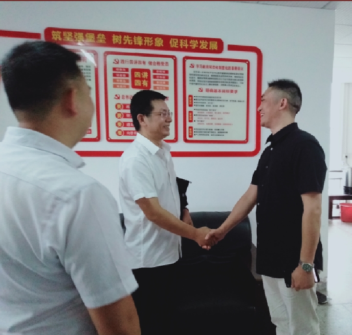 湖南杰奧思公司參加“歐普照明惠山鄉(xiāng)”半導(dǎo)體照明精準(zhǔn)扶貧項(xiàng)目捐贈(zèng)活動(dòng)